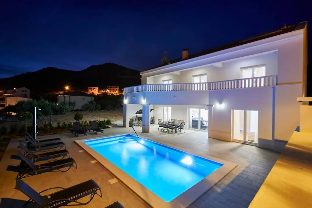 Villa Mardia contacts